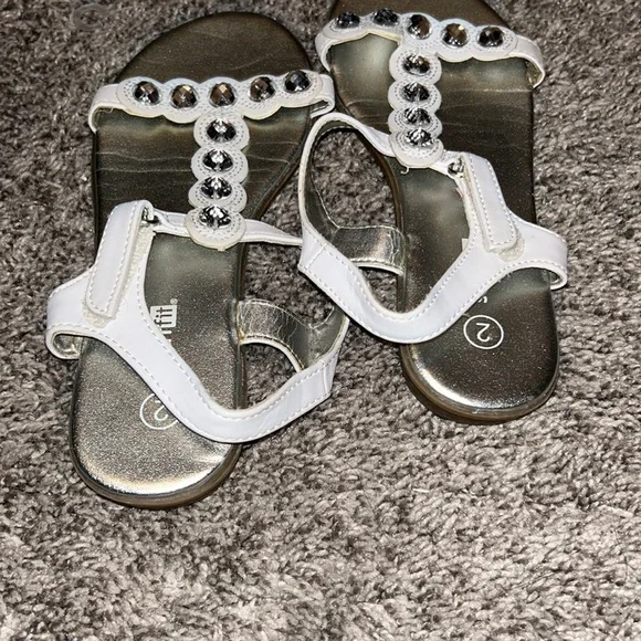 SMART fit Silver Gem Sandals Size 2 - Picture 4 of 4